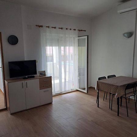 Apartments Cecilija Povljana Extérieur photo