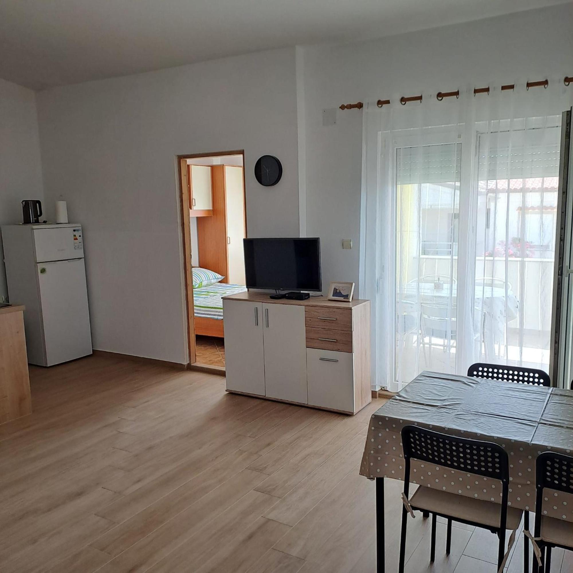 Apartments Cecilija Povljana Extérieur photo